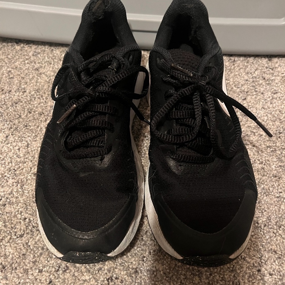 Nike Air Max Women's Black Athletic Sneakers with White Soles - Size 7